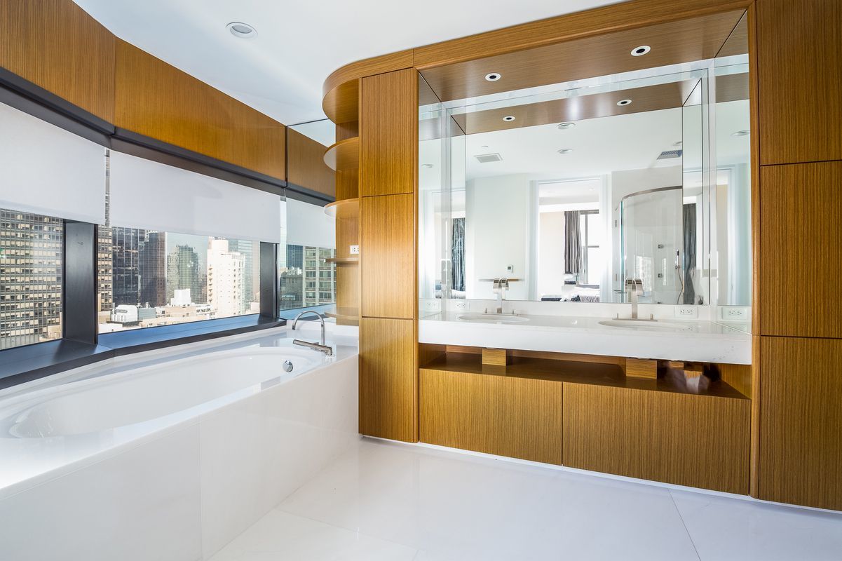 50 United Nations Plaza, Unit 24A Manhattan, NY 10017 - Photo 10 of 16