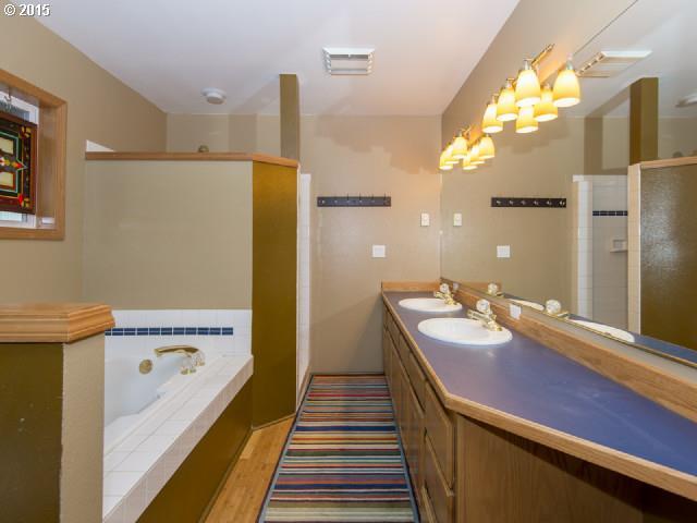 5430 Southwest Cameron Road Portland, OR 97221 - Photo 9 of 16 Gallery Image 9