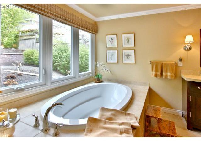 6817 Southwest Windemere Loop Portland, OR 97225 - Photo 10 of 16 Gallery Image 10