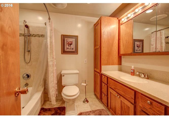 10408 Crosby Road Northeast Woodburn, OR 97071 - Photo 13 of 32 Gallery Image 13