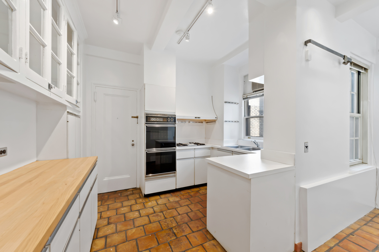 125 East 63rd Street, Unit 9B Manhattan, NY 10065 - Photo 3 of 12