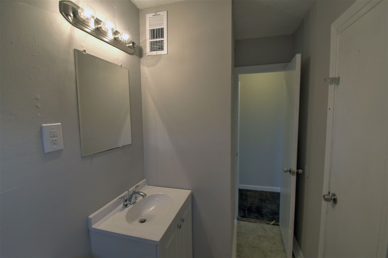 1502 Winfield Road Memphis, TN 38116 - Photo 2 of 11