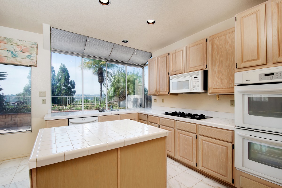 2359 Terraza Ribera Carlsbad, CA 92009 - Photo 12 of 25