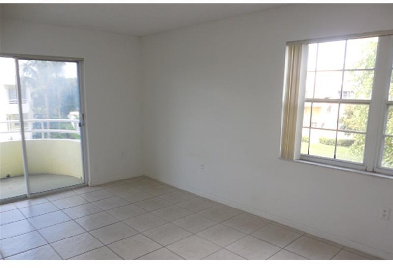 10755 Southwest 108th Avenue, Unit 301 Miami, FL 33176 - Photo 9 of 13