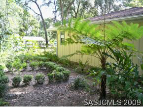 128 Mohegan Road St. Augustine, FL 32086 - Photo 2 of 10 Side Garden