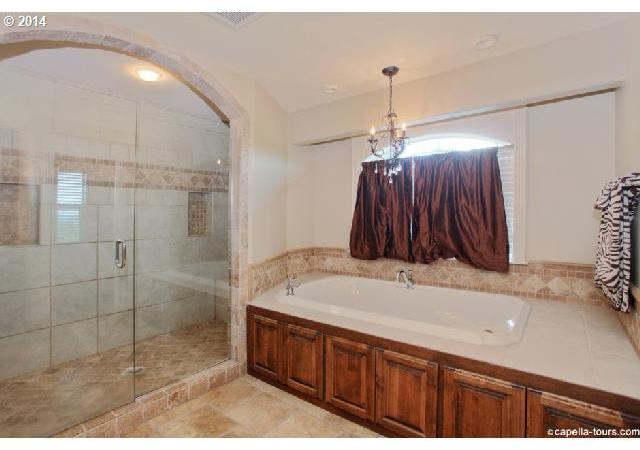 14735 Southeast Duke Street Portland, OR 97236 - Photo 10 of 16