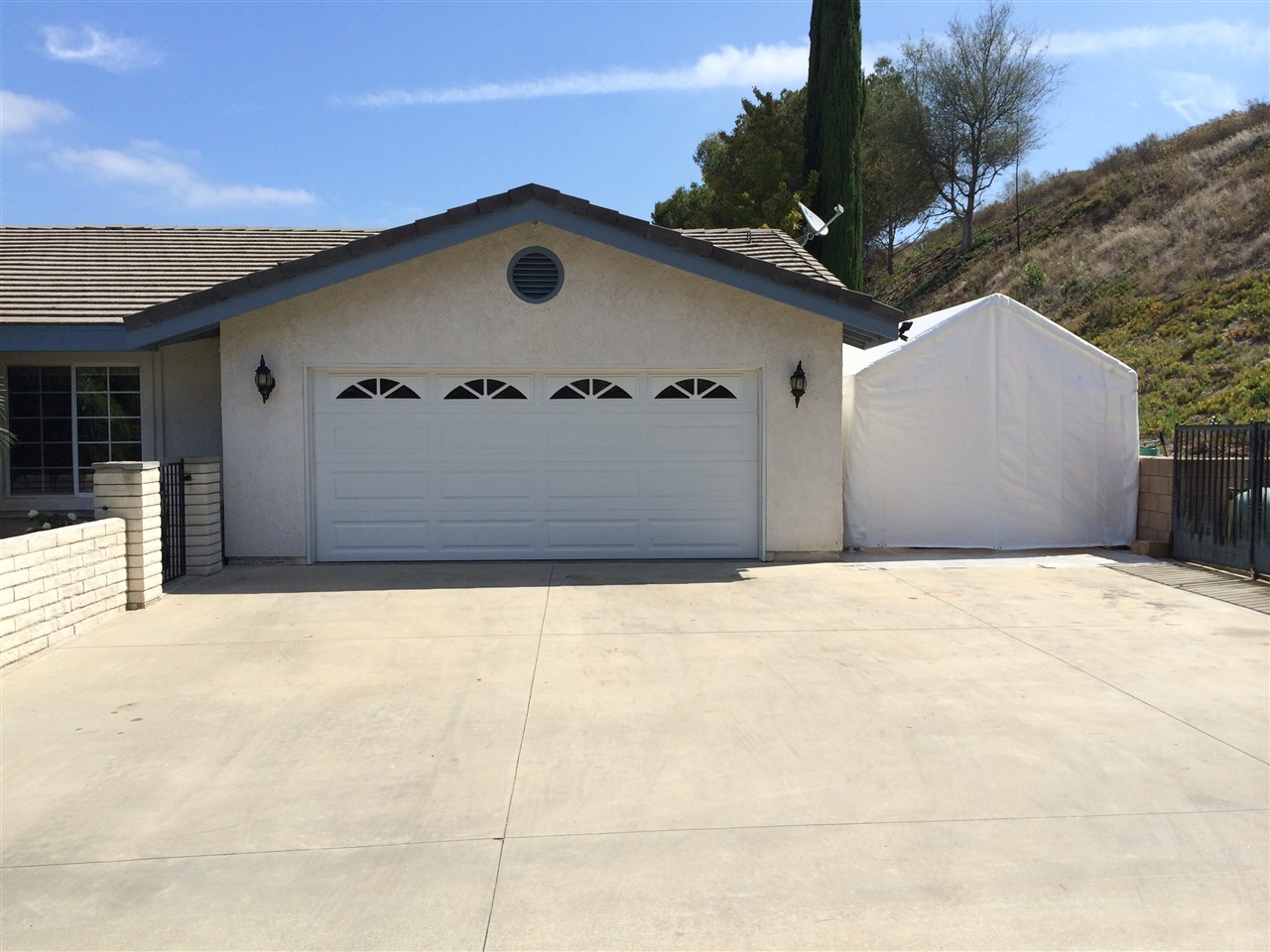 31167 Old River Road Bonsall, CA 92003 - Photo 2 of 24 RV Parking! 2 Car Garage and Oversized Driveway.