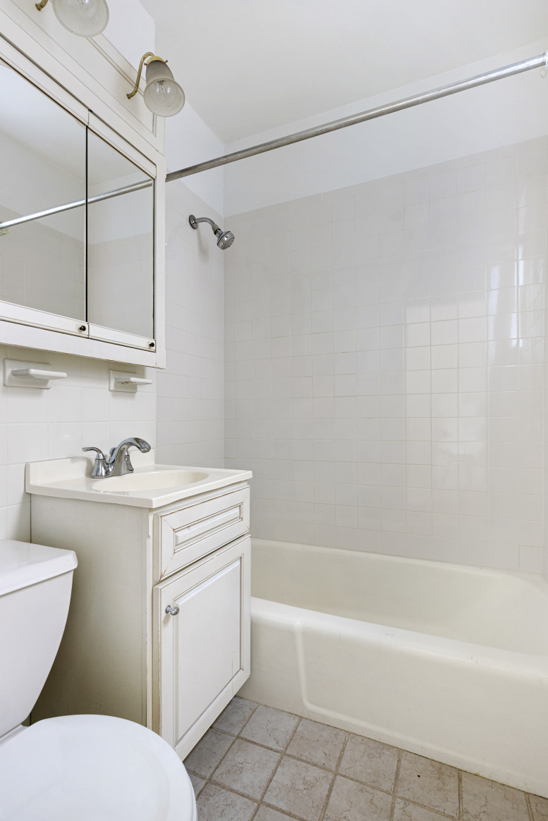 128 East 83rd Street, Unit 5A Manhattan, NY 10028 - Photo 7 of 8