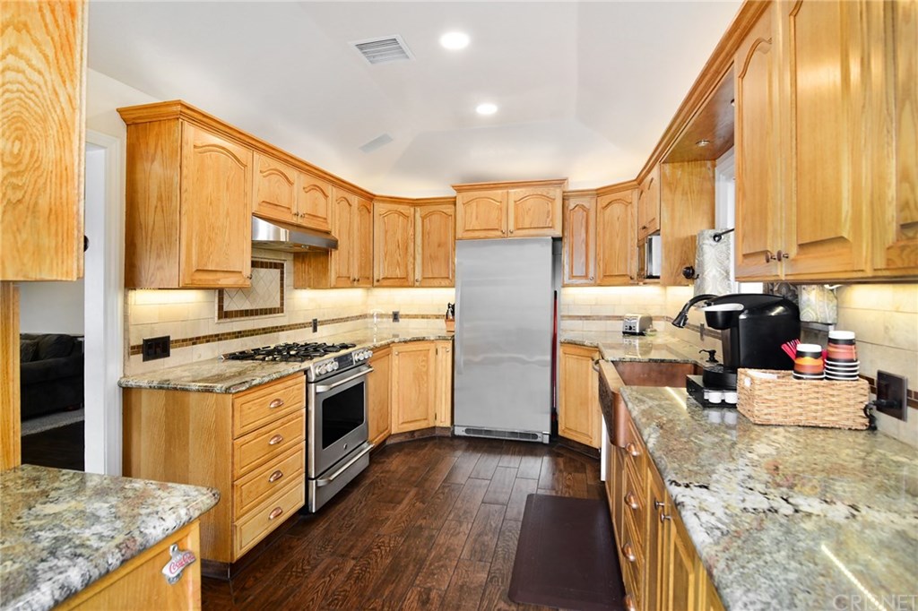 11361 Gaviota Avenue Granada Hills, CA 91344 - Photo 10 of 33