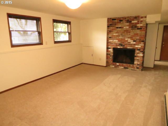 5475 Southwest Dover Loop Portland, OR 97225 - Photo 4 of 14 Gallery Image 4