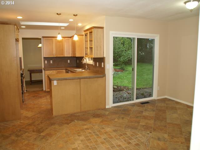 20075 Northwest Phillips Road Hillsboro, OR 97124 - Photo 11 of 16 Gallery Image 11