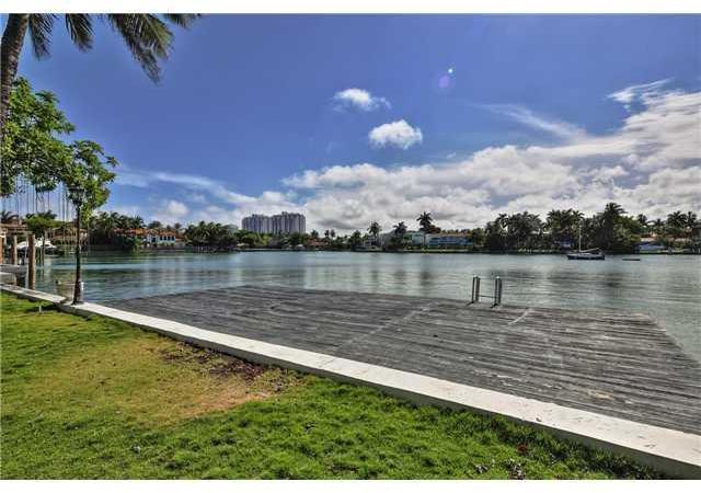 2142 North Bay Road Miami Beach, FL 33140 - Photo 6 of 8