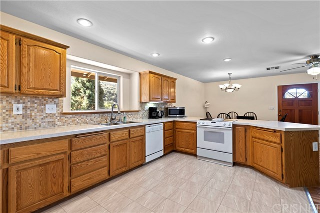 29580 Butterfield Way Tehachapi, CA 93561 - Photo 4 of 25