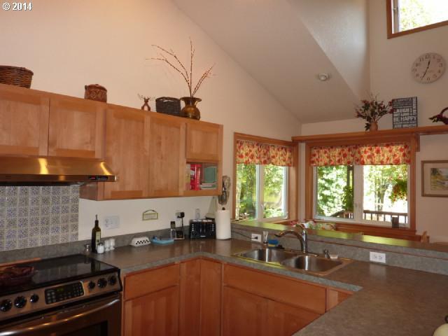 485 Bullock Road Oakland, OR 97462 - Photo 8 of 16 Gallery Image 8