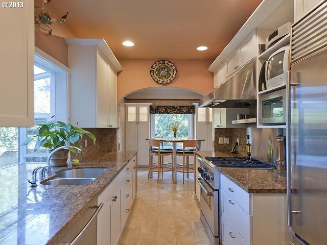 9405 Southwest Lancaster Road Portland, OR 97219 - Photo 5 of 16 Gallery Image 5