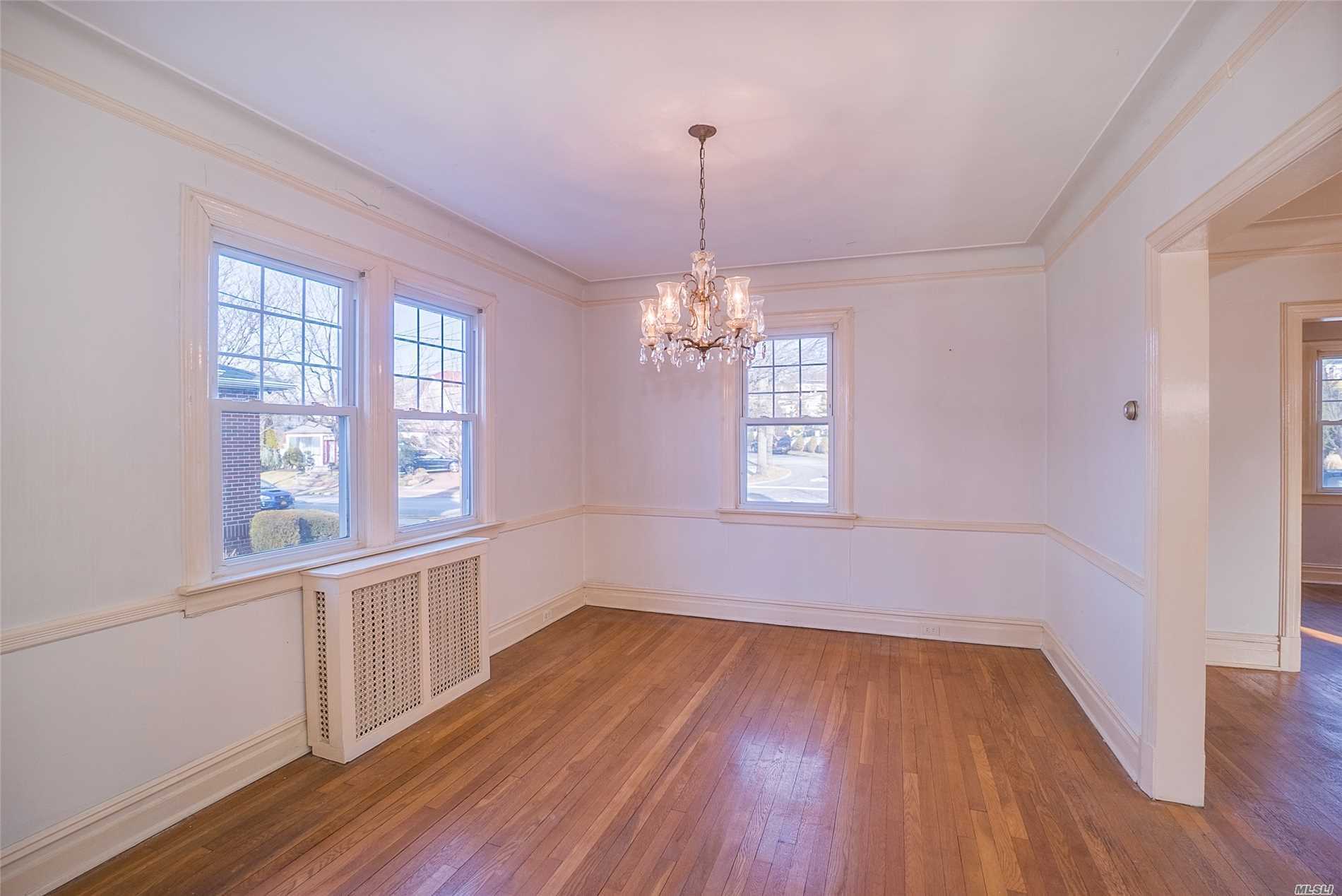 39 Boulevard Queens, NY 11357 - Photo 6 of 20