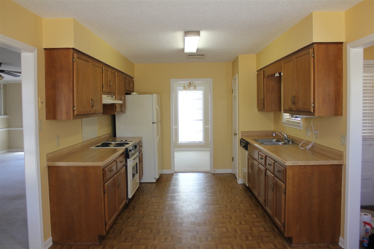 755 Memory Lane Collierville, TN 38017 - Photo 11 of 20 Large kitchen with pantry and lots of cabinets for storage.