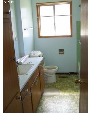 1413 Southwest 40th Street Pendleton, OR 97801 - Photo 5 of 7