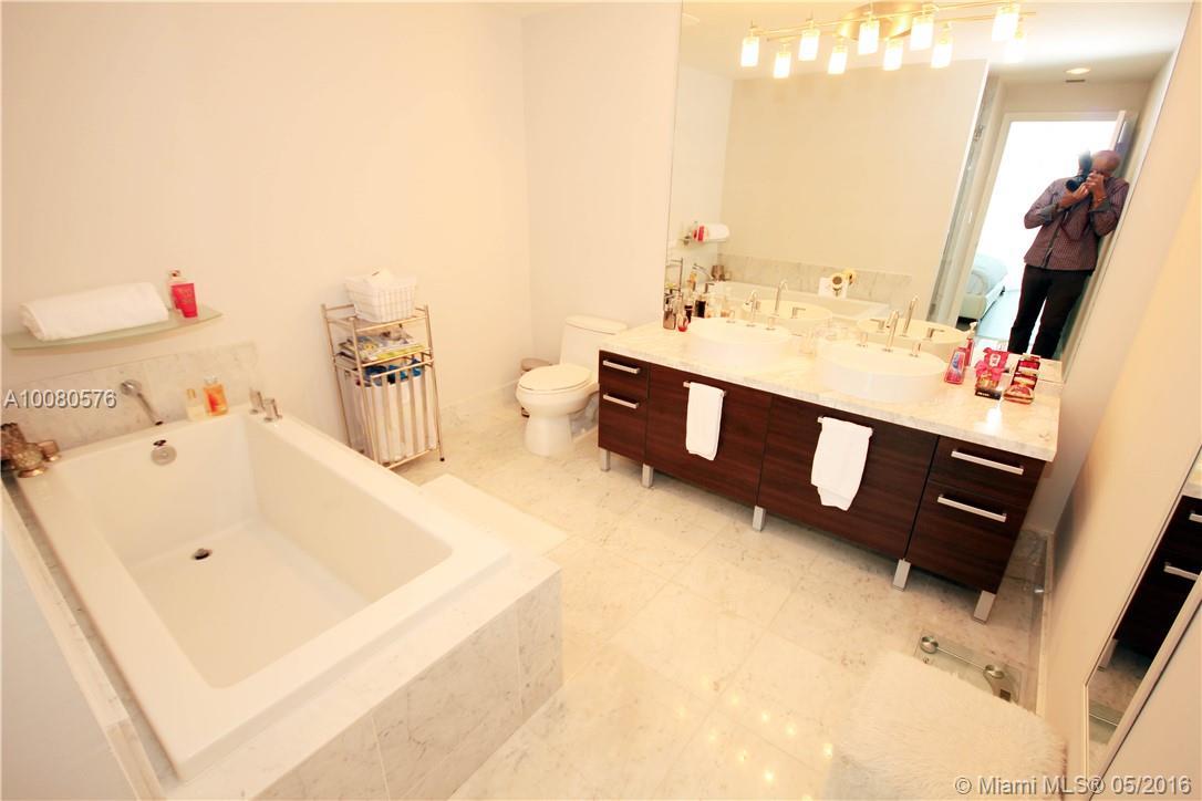 253 Northeast 2nd Street, Unit 308S Miami, FL 33132 - Photo 10 of 18