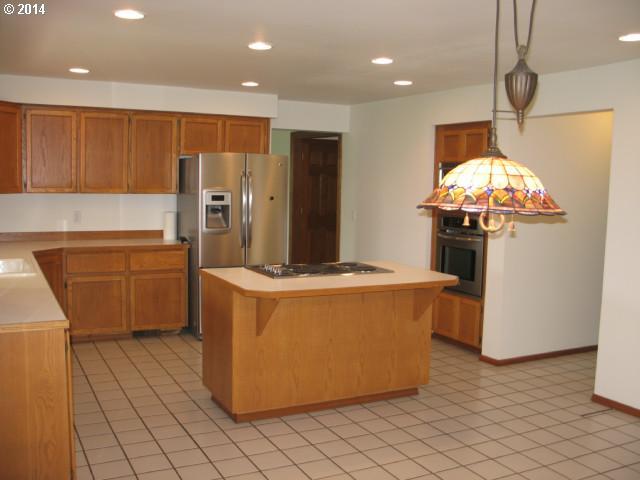 681 Country Club Road Hood River, OR 97031 - Photo 4 of 16 Gallery Image 4