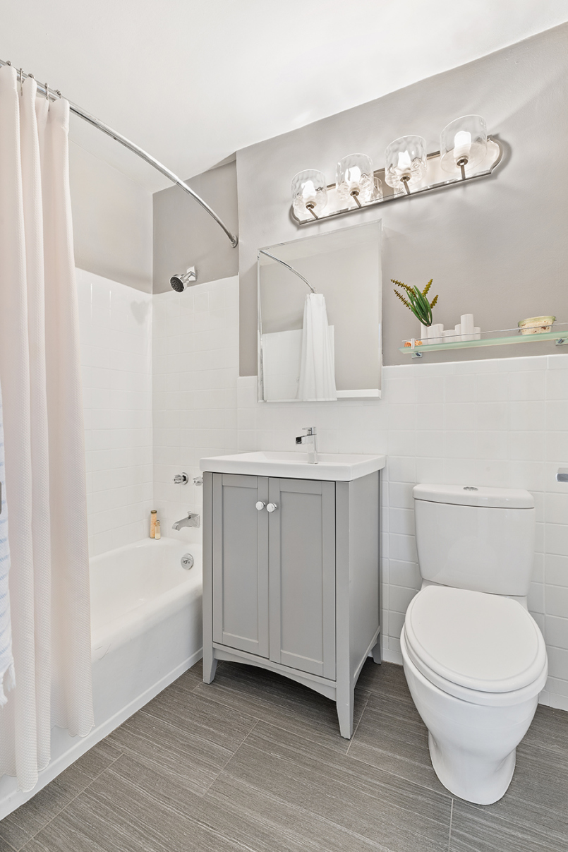 61 Jane Street, Unit 5J Manhattan, NY 10014 - Photo 7 of 11