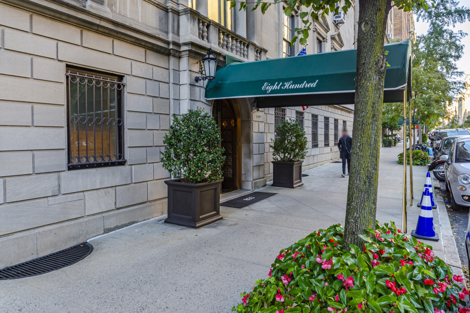 800 Park Ave, Manhattan, NY 10021 - Photo 2 of 3