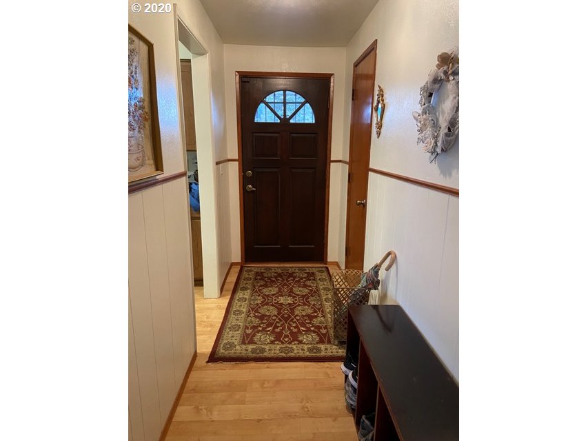 3790 Cherokee Drive Springfield, OR 97478 - Photo 4 of 13