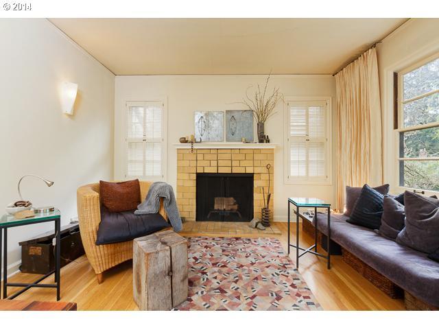 3034 Southwest Flower Terrace Portland, OR 97239 - Photo 3 of 16 Gallery Image 3