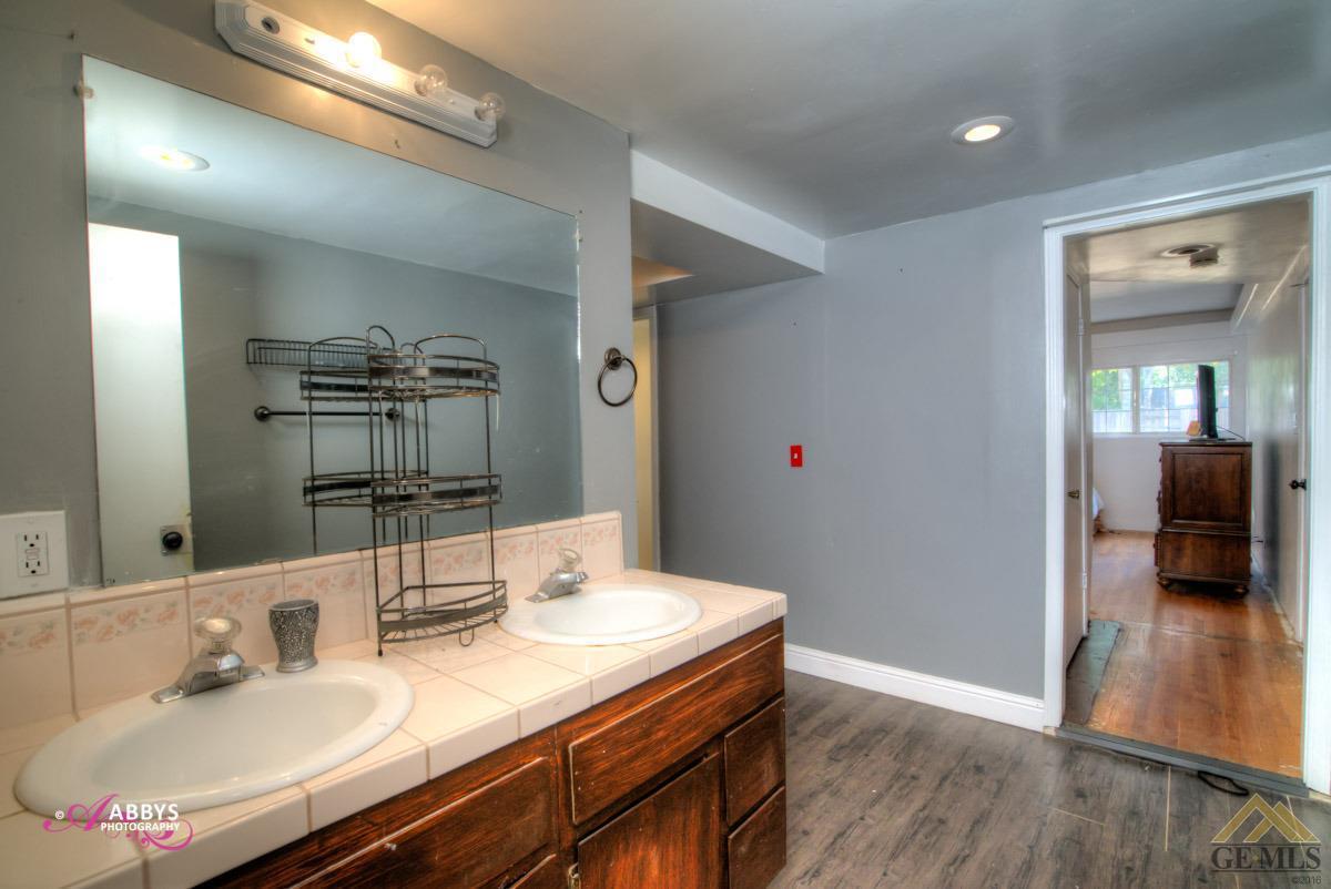 1625 Locust Ravine Bakersfield, CA 93306 - Photo 16 of 26 Gallery Image 16