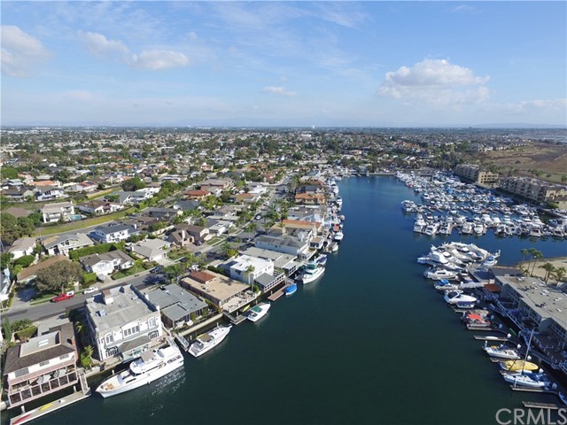 16995 Edgewater Lane Huntington Beach, CA 92649 - Photo 4 of 18