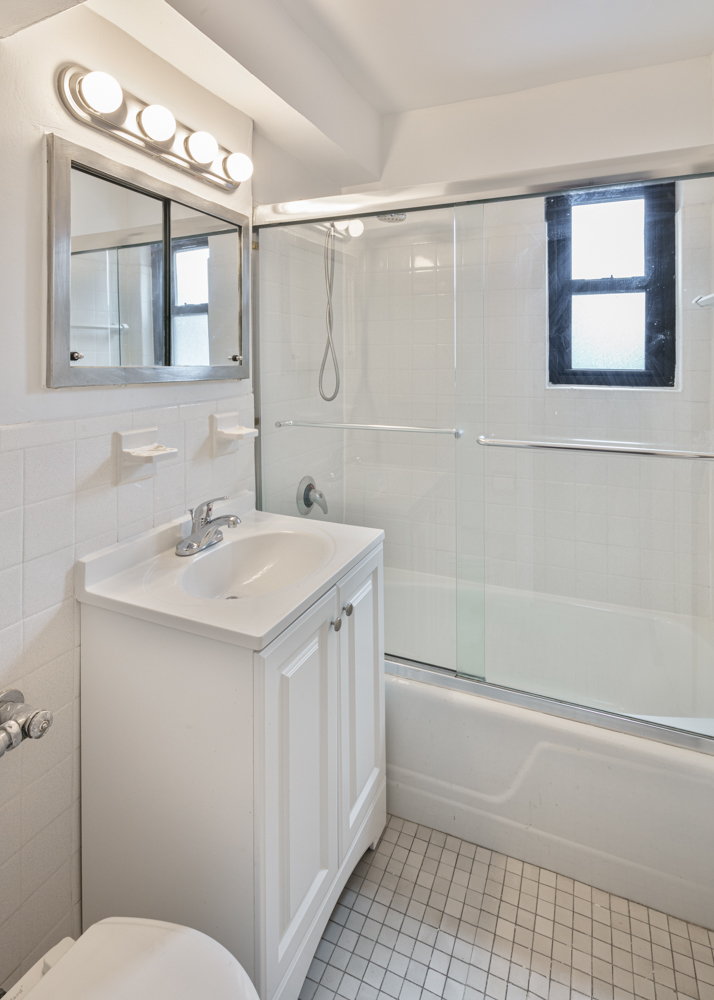 335 East 51st Street, Unit 8A Manhattan, NY 10022 - Photo 6 of 8