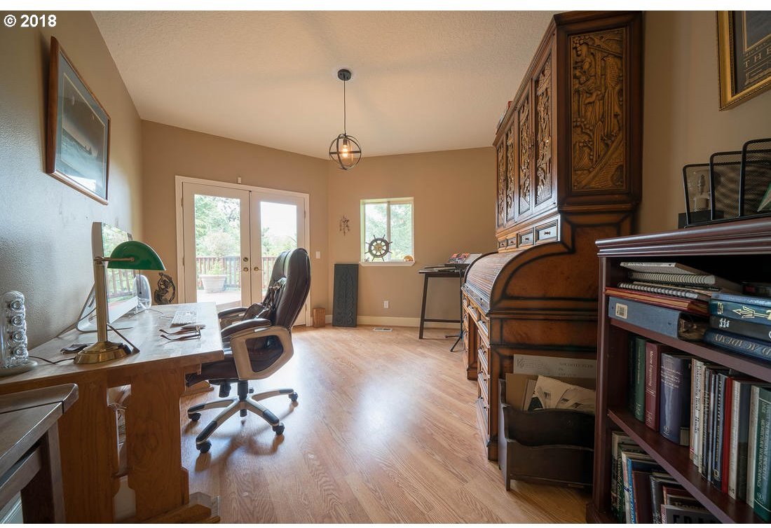 8765 Southeast Alder Ridge Road Damascus, OR 97089 - Photo 13 of 31 Gallery Image 13