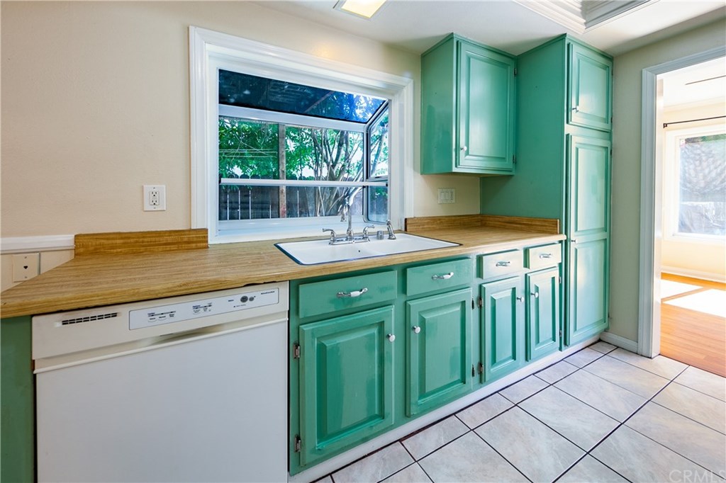 938 Aaron Drive Redlands, CA 92374 - Photo 11 of 22