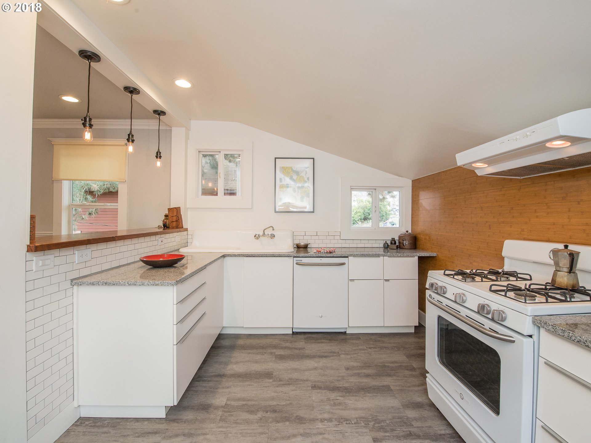 3017 Southwest Water Avenue Portland, OR 97201 - Photo 7 of 22 Gallery Image 7