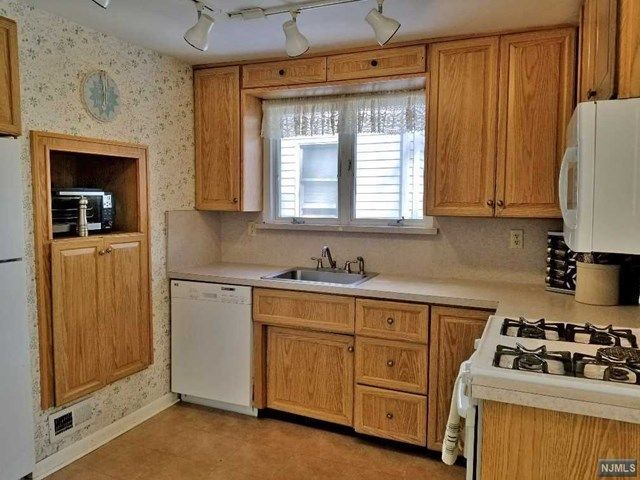 404 Chestnut Street Paramus, NJ 07652 - Photo 8 of 23 Gallery Image 8