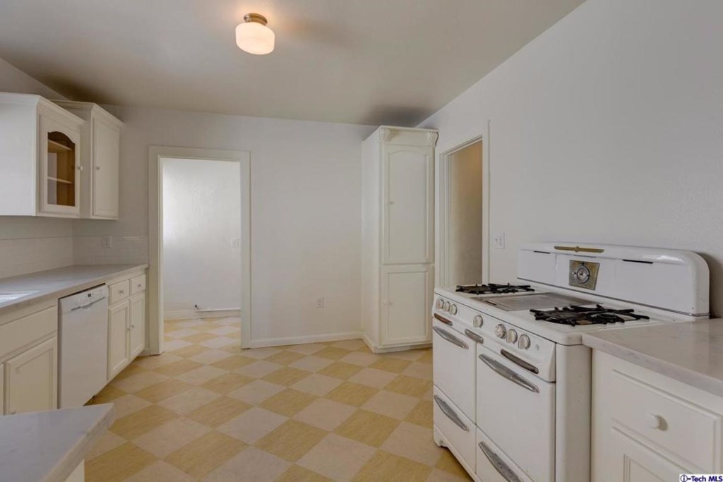 318 East Altadena Drive Altadena, CA 91001 - Photo 10 of 17 Additional Photo