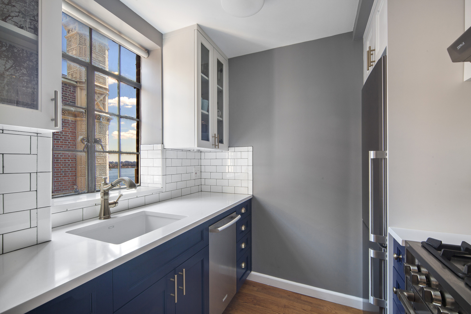 333 East 43rd Street, Unit 1014 Manhattan, NY 10017 - Photo 2 of 7