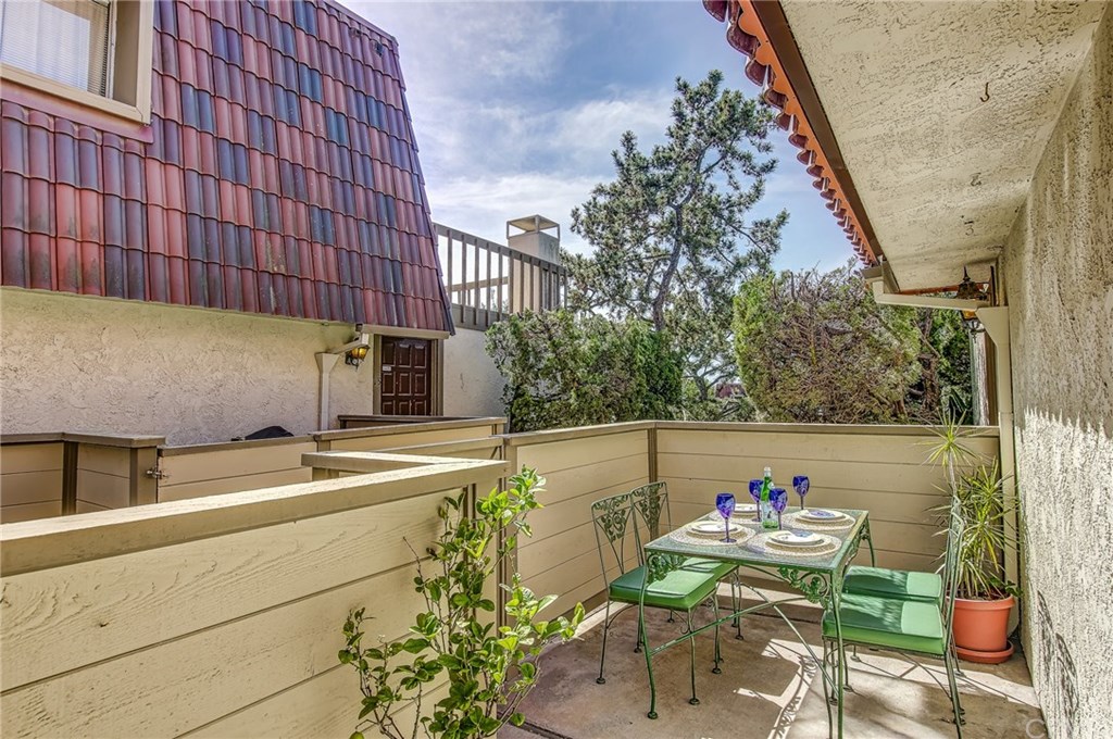 17 Cresta Verde Drive Rolling Hills Estates, CA 90274 - Photo 8 of 31 Enclosed patio off of kitchen
