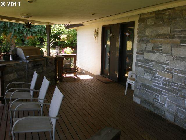32633 Southwest Laurelview Road Hillsboro, OR 97123 - Photo 7 of 10