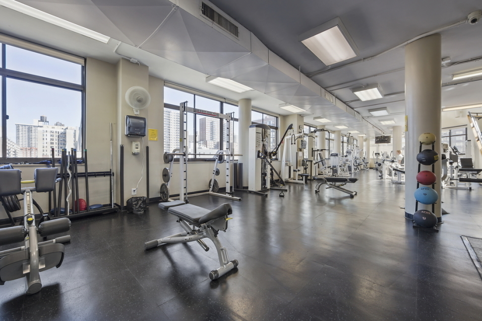 The Columbia 275 W 96th St, Manhattan, NY 10025 - Photo 8 of 15