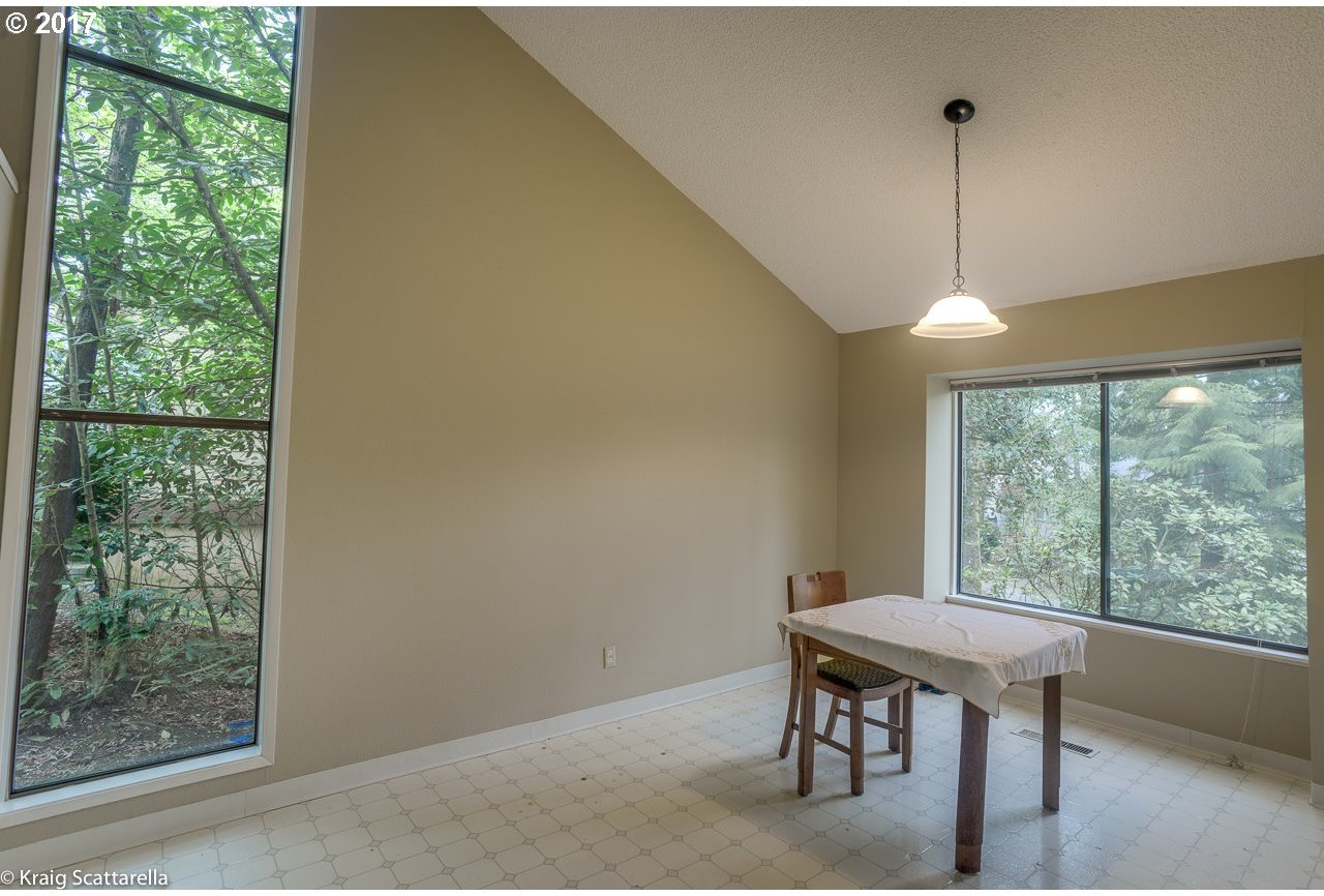 9832 Southwest Quail Post Road Portland, OR 97219 - Photo 6 of 21 Gallery Image 6