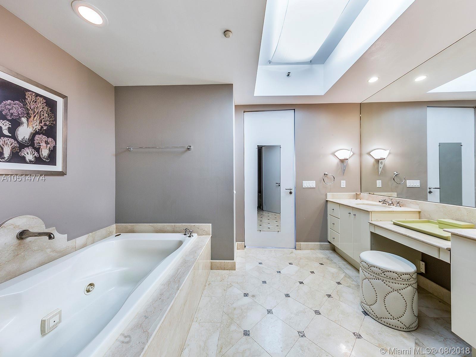 100 South Pointe Drive, Unit 3201 Miami Beach, FL 33139 - Photo 9 of 28