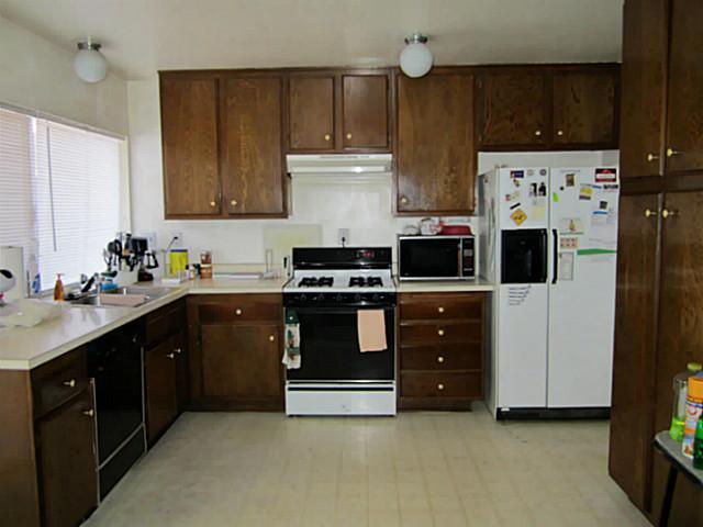 14520 Bowdoin Road Poway, CA 92064 - Photo 2 of 10 Room to move around or for an island chopping block