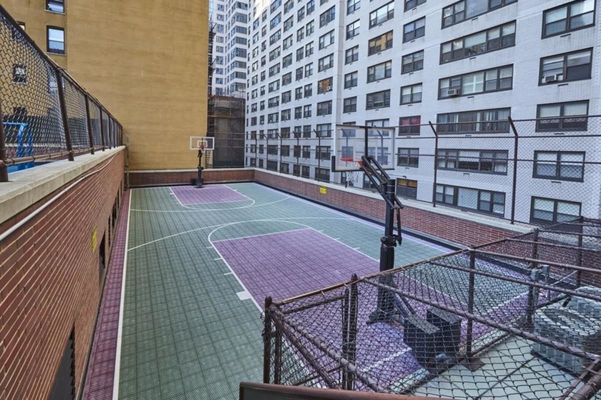 The Oxford 422 E 72nd St, Manhattan, NY 10021 - Photo 7 of 11