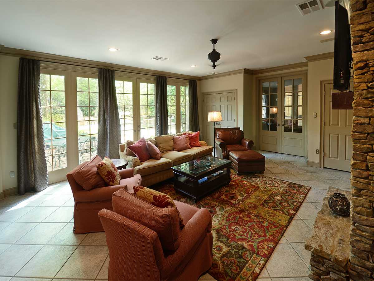 363 Greenway Road Memphis, TN 38117 - Photo 7 of 24