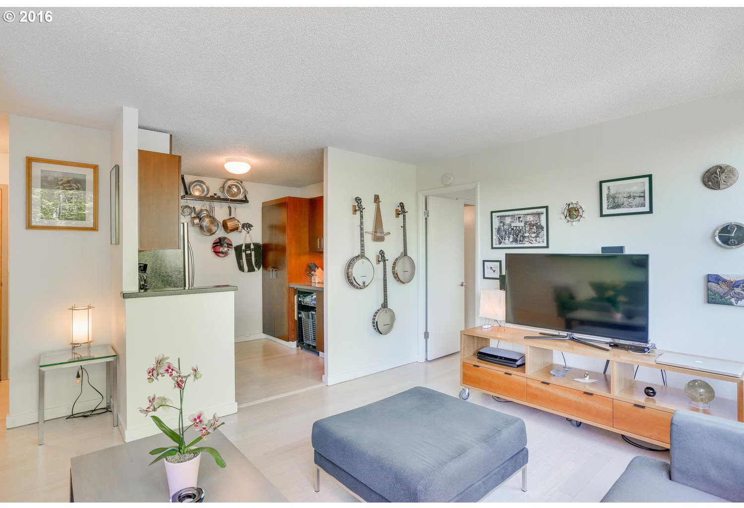 2020 Southwest Main Street, Unit 402 Portland, OR 97205 - Photo 5 of 29