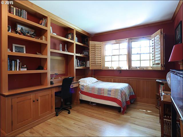 5331 Southwest Santa Monica Court Portland, OR 97221 - Photo 9 of 16