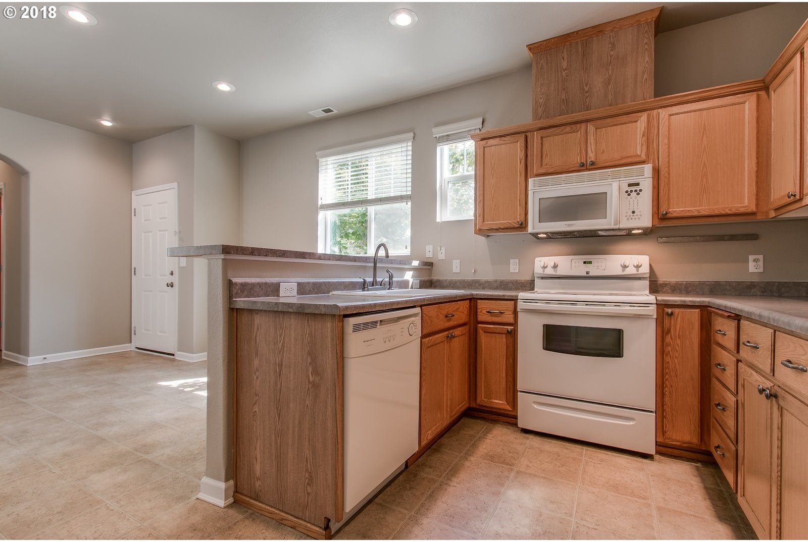 1687 Riley Lane Eugene, OR 97402 - Photo 4 of 19 Gallery Image 4