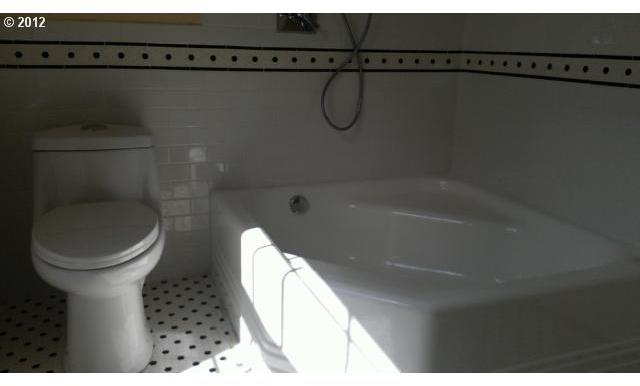 2877 Northwest Cumberland Road Portland, OR 97210 - Photo 13 of 14 Gallery Image 13