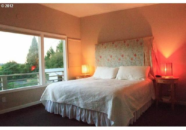 10255 Southwest Lancaster Road Portland, OR 97219 - Photo 12 of 16 Gallery Image 12